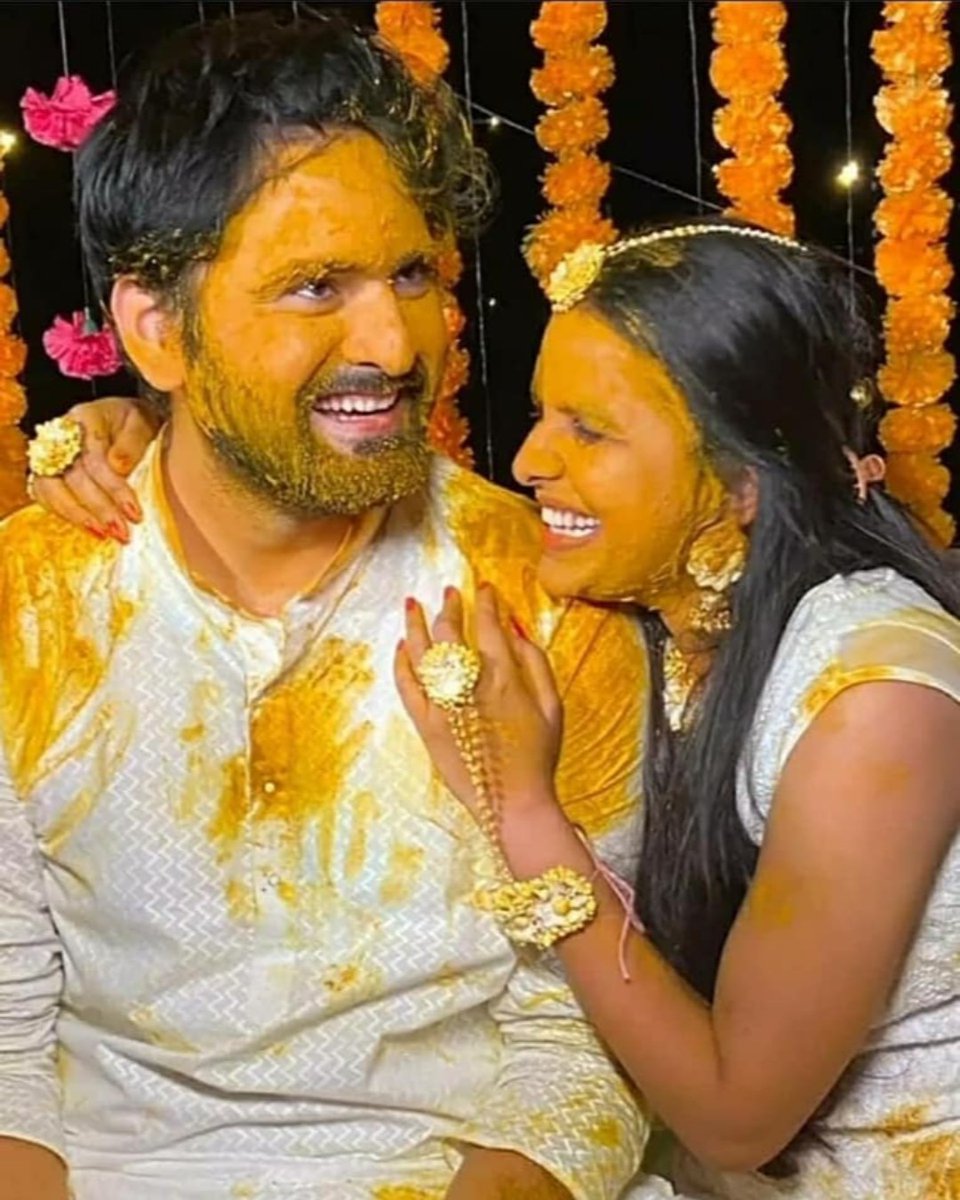 MarathiStars's tweet photo. सिध्दार्थ-मितालीच्या हळदीचा हा सुंदर क्षण!💝💝😍
.
.
.
@sidchandekar @mitalimayekar  
#siddarthmitaliwedding #SidMitali #SiddarthChandekar #MitaliMayekar #wedding #marathi #marathistars #haladi https://t.co/ZhEM5L27Iz