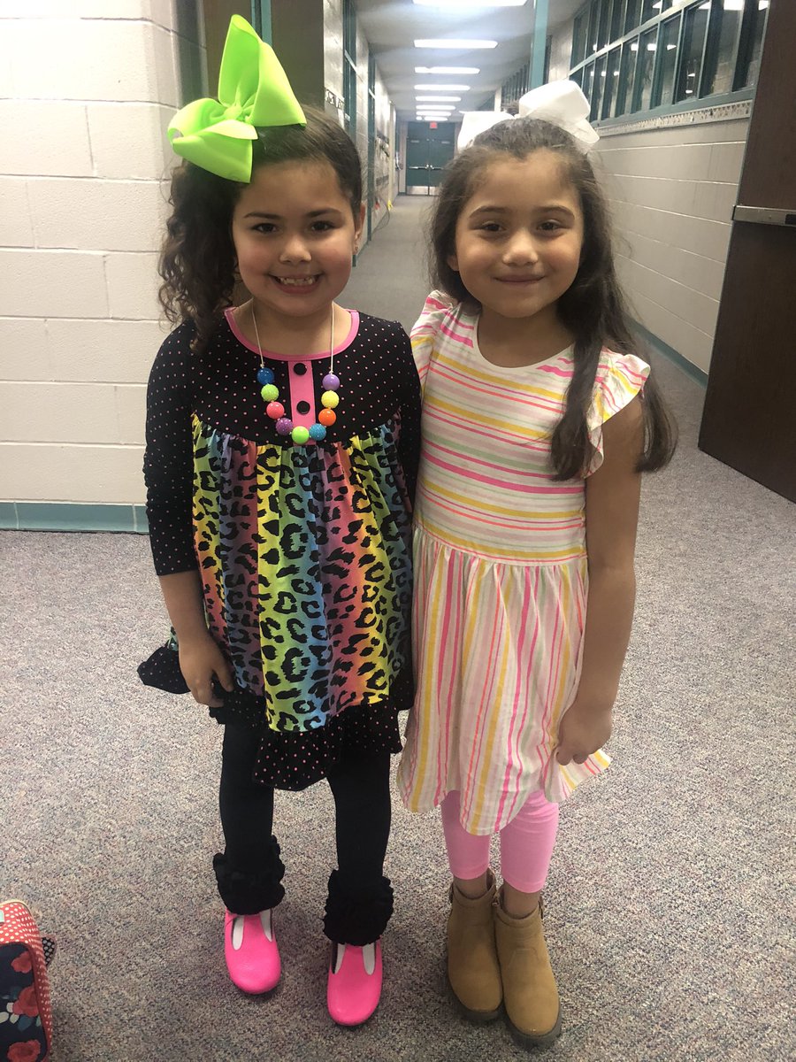 mbewalker's tweet photo. No Place for Hate! “Everyone needs to be seen.” #mbebears2020 #mbeisfamily #lighttheway https://t.co/KIlNUqeMpH