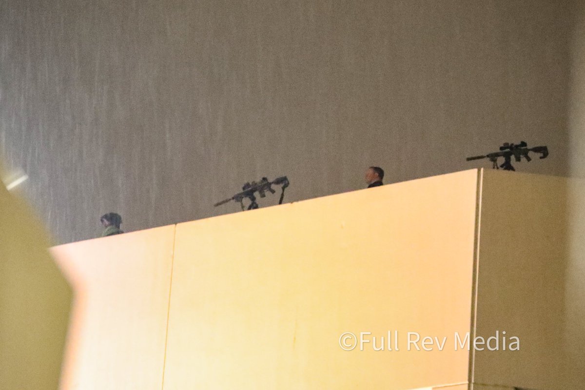 Pics of feds at ICE in Portland.
