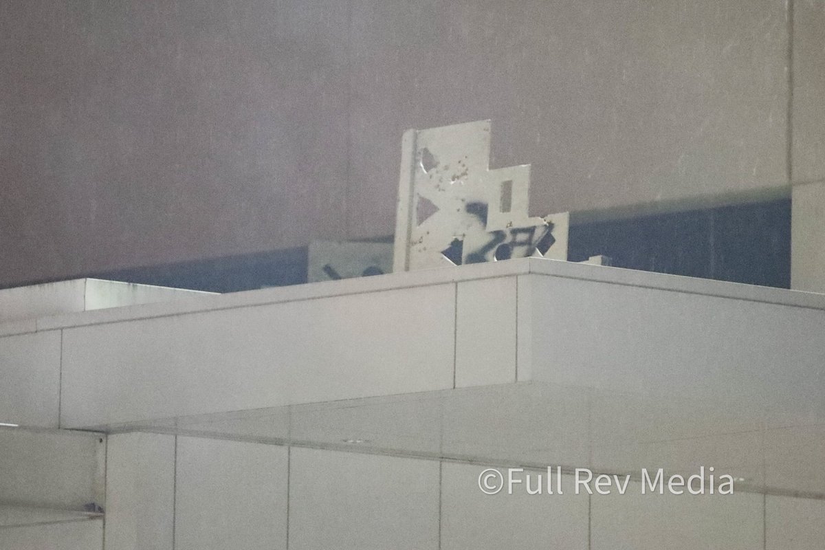 Pics of feds at ICE in Portland.