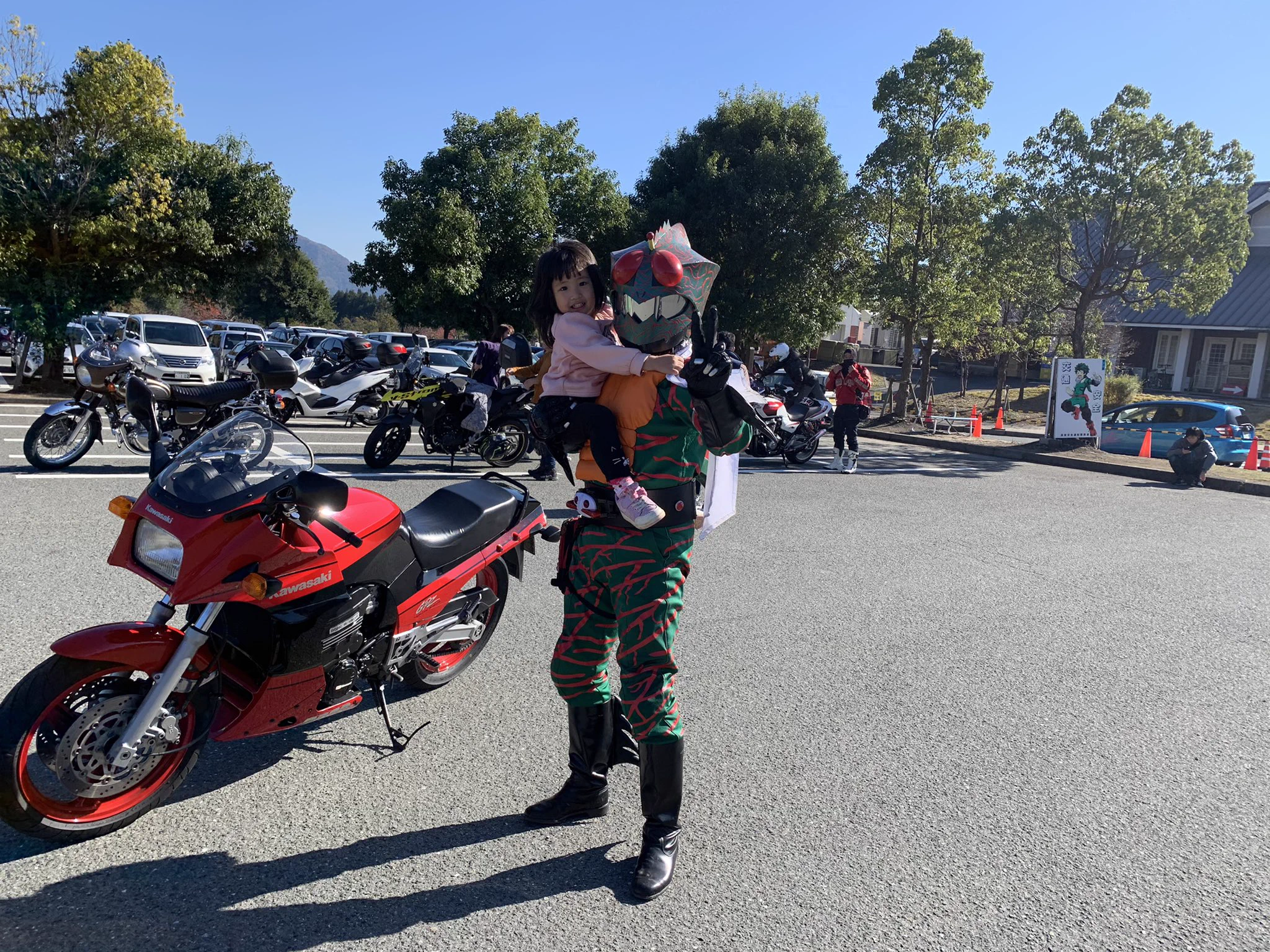 @CALAMI_DESTINY @shou__zama2 家の孫、バイクが大好きで、他人のバイクに触るので怒ったら仮面ライダーの所に助けて〜と逃げ込んだ。
参ったわ！ 