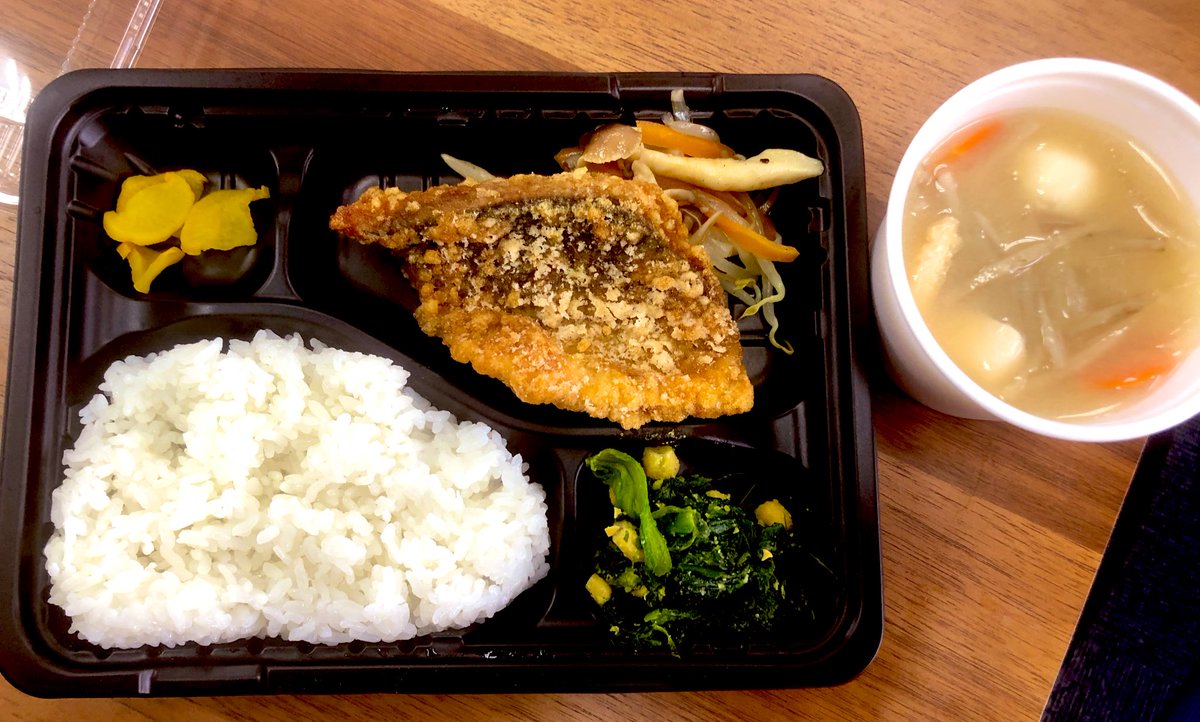 gakusei0101's tweet photo. 今日の学食お弁当。
お魚嬉しい https://t.co/bFCWsaz94O