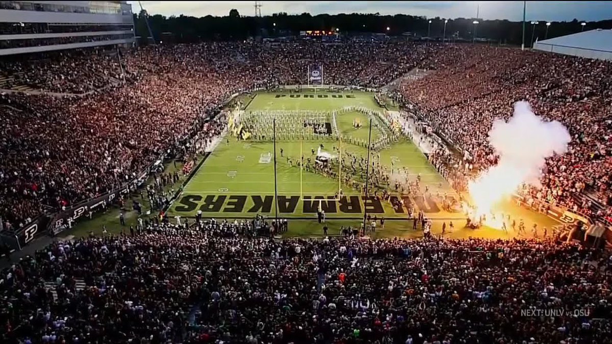 Thankful to Receive an Division 1 Offer from The University of Purdue ⚪️⚫️!!! <a href="/CoachCBarclay/">Chris Barclay</a> <a href="/drwilliams131/">Dale Williams</a>