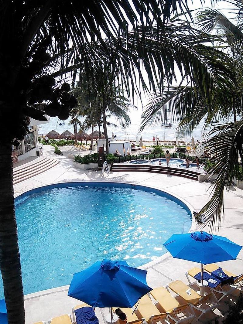 My friend Hector is a finalist in Reef Coco Beach's Photo Contest! Help them rally votes: flip.to/r/mvmre <a href="/reefcocobeach/">The Reef Coco Beach</a>