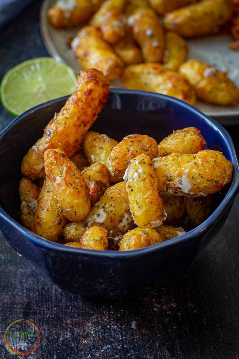 GakkharGarima's tweet photo. #SpicedPotatoes is one recipe you do not want to miss. It's not only an easy recipe to make but it's bursting with flavors of garlic, parsley, red chili flakes, and #GaramMasala. #roastedpotatoes #airfried #vegetarianism 
https://t.co/UJs30eZ7H8 https://t.co/a7tIfcmIbV