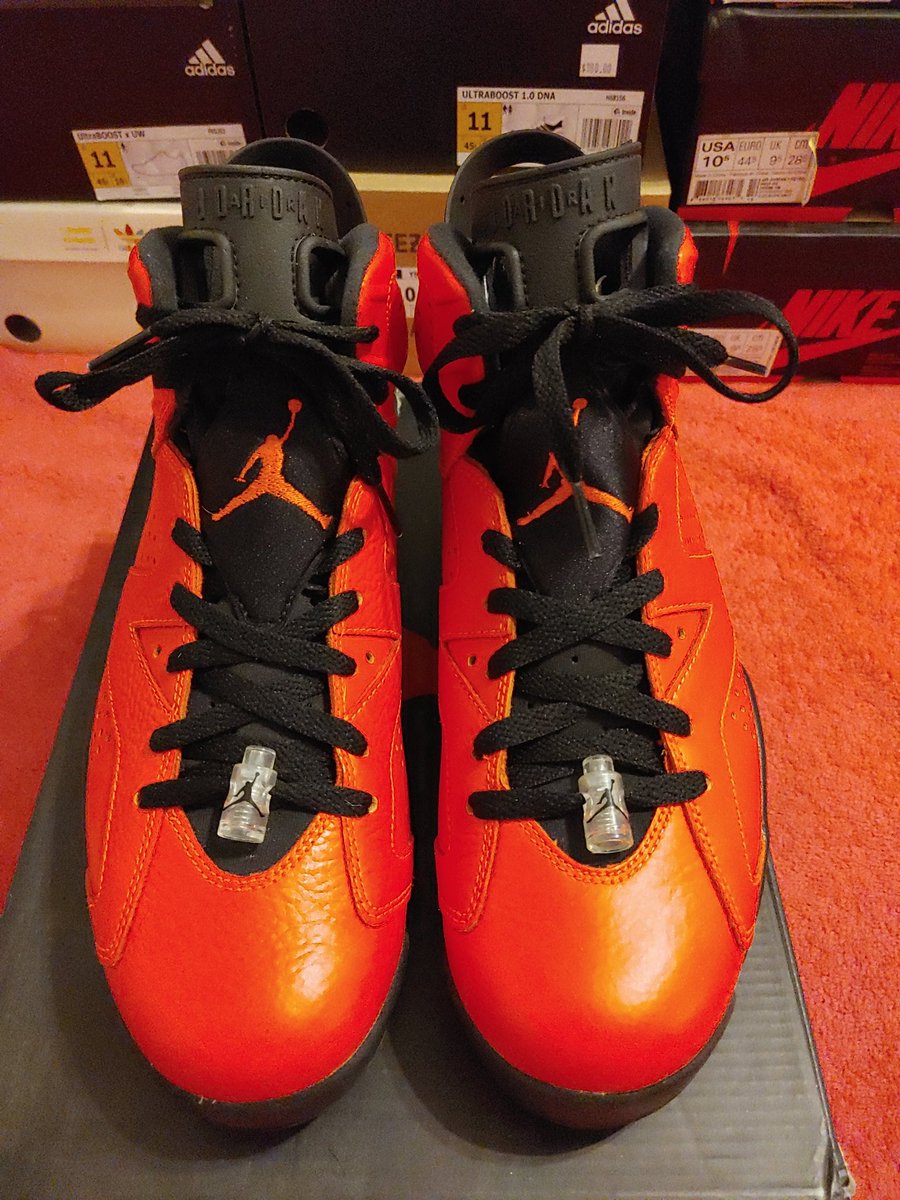 nunya0202's tweet photo. Sz 10... Worn once and friggin IMMACULATE... $250 gifted/shipped bia USPS priority. Plenty more pics available. Thanks! https://t.co/l0EEmgrzns