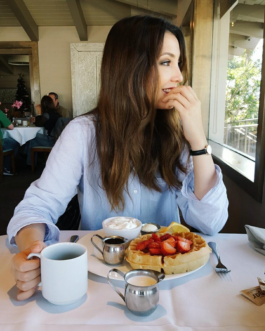 BlueWaveIP's tweet image. While we are still closed for now, we wanted to stop by and let you know we hope you're all doing well and staying safe! We wanted to ask: what's your favorite #BlueWaveBarAndGrill menu item? Photo by: bit.ly/362bTOZ