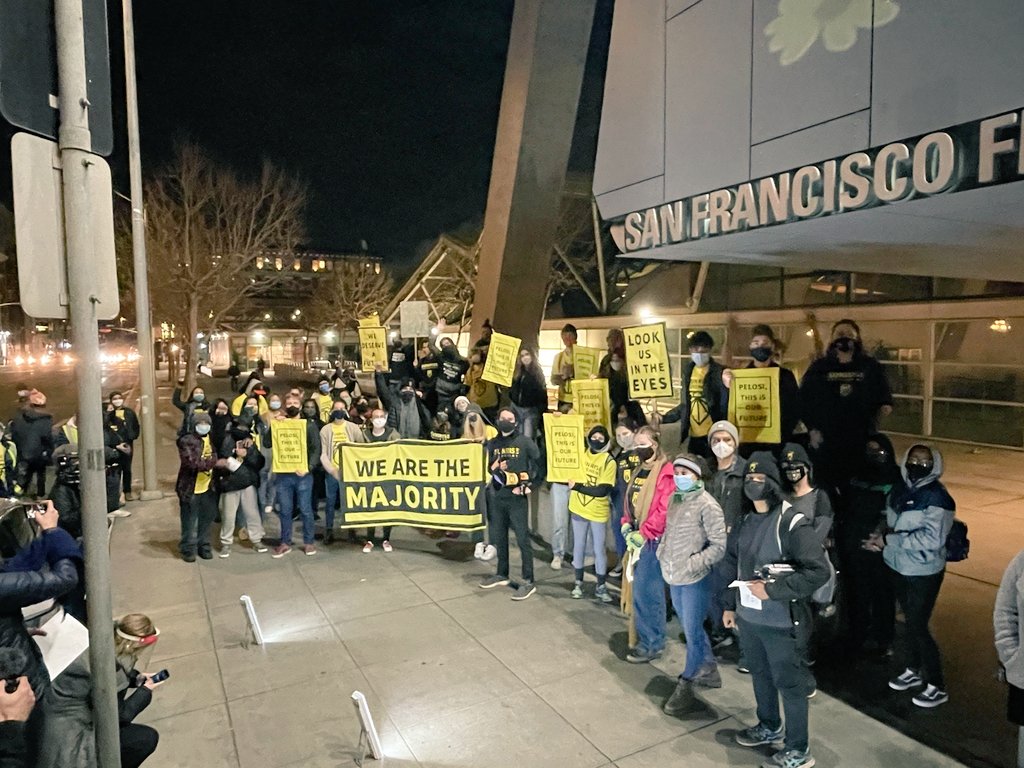 BREAKING: <a href="/sunrisemvmt/">Sunrise Movement 🌅</a> youth activists occupying <a href="/SpeakerPelosi/">Nancy Pelosi</a>'s office to demand our leaders step up.

Young people mobilized for climate justice to deliver Democrats governing power. 

There are #NoExcuses. The decade of the #GreenNewDeal must begin today.