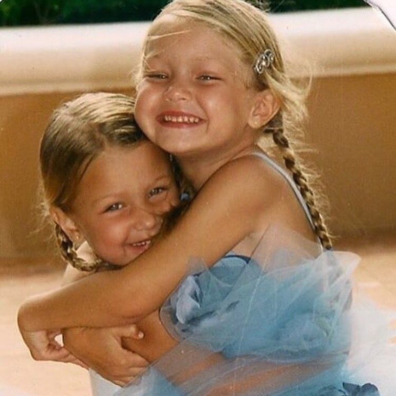 bhadidarg's tweet photo. “Bella está encantada con Gigi, sabe que va a ser una madre increíble. Ellas siempre están juntas, por lo que Bella sintió que su hermana estaba embarazada ahora están juntas en casa, para que puedan compartir la experiencia juntas, esta más que feliz por Zayn y Gigi” https://t.co/d3934suuGG