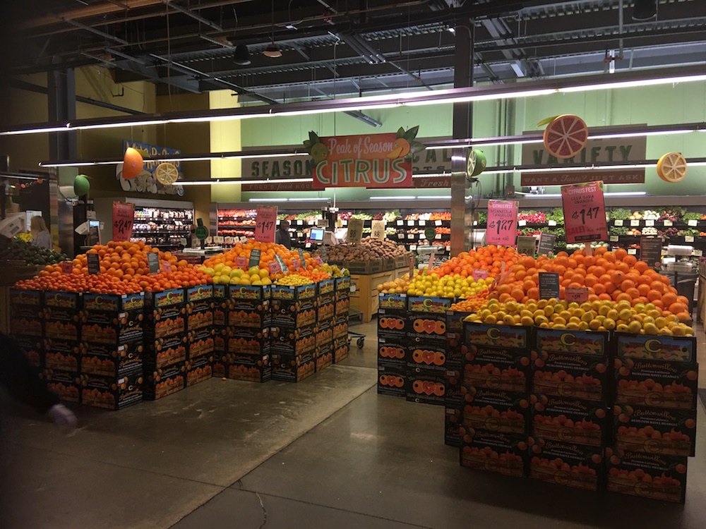 MelissasProduce's tweet photo. #CitrusFest is in full swing at @CentralMarket! So many epic #citrus flavors for you to try out. 

What's your favorite citrus? 

#CitrusSeason https://t.co/GdVv0gu5Xt