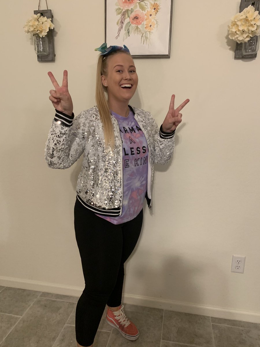 eloneil148's tweet photo. The OG gay @itsjojosiwa https://t.co/tKoyeLYizI