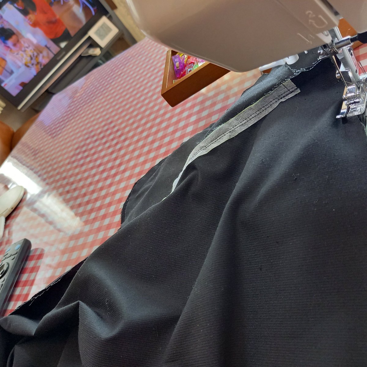 ネネ 今日も昨日の続き ワンピースのスカートにギャザー入れてます ソーイングビー2観ながら ハンドメイド ソーイング ソーイング ビー2