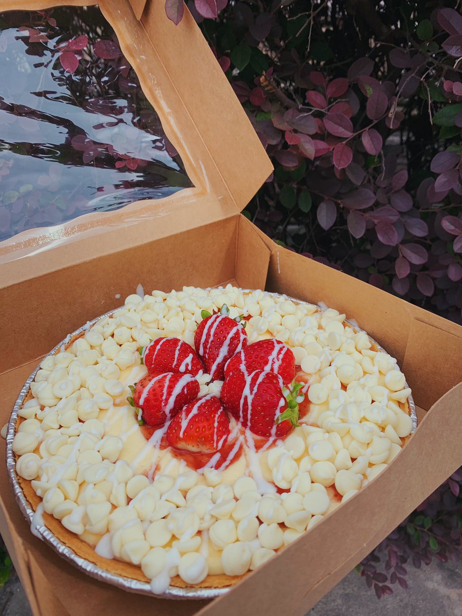 PastelitosCo's tweet photo. If y’all went to pick up a Dallas order a few months ago with someone I’m gonna need y’all to tag them!! or interact with this tweet to get our cheesecakes on Dallas twitter https://t.co/dZel5OyyLl