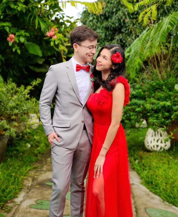 Maine and Arjo happy together.
Nico's wedding