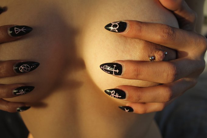 世界上只缺乏发现美的眼睛，指甲盖好看 https://t.co/XCxDHiBFg7