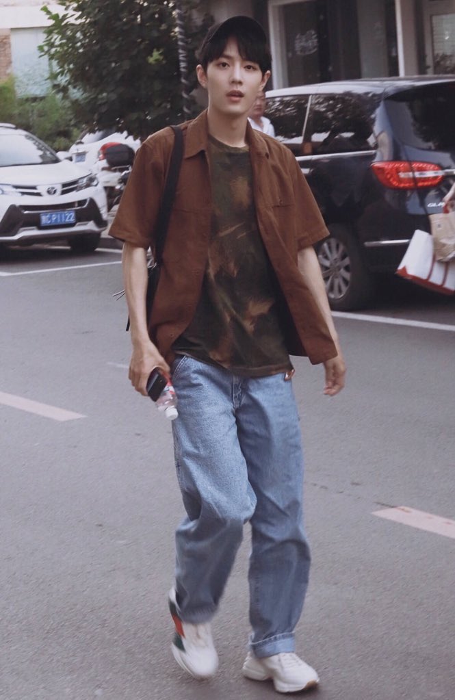 xzhan1005's tweet photo. xiao zhan as your boyfriend; a thread https://t.co/JiaLihw4mM