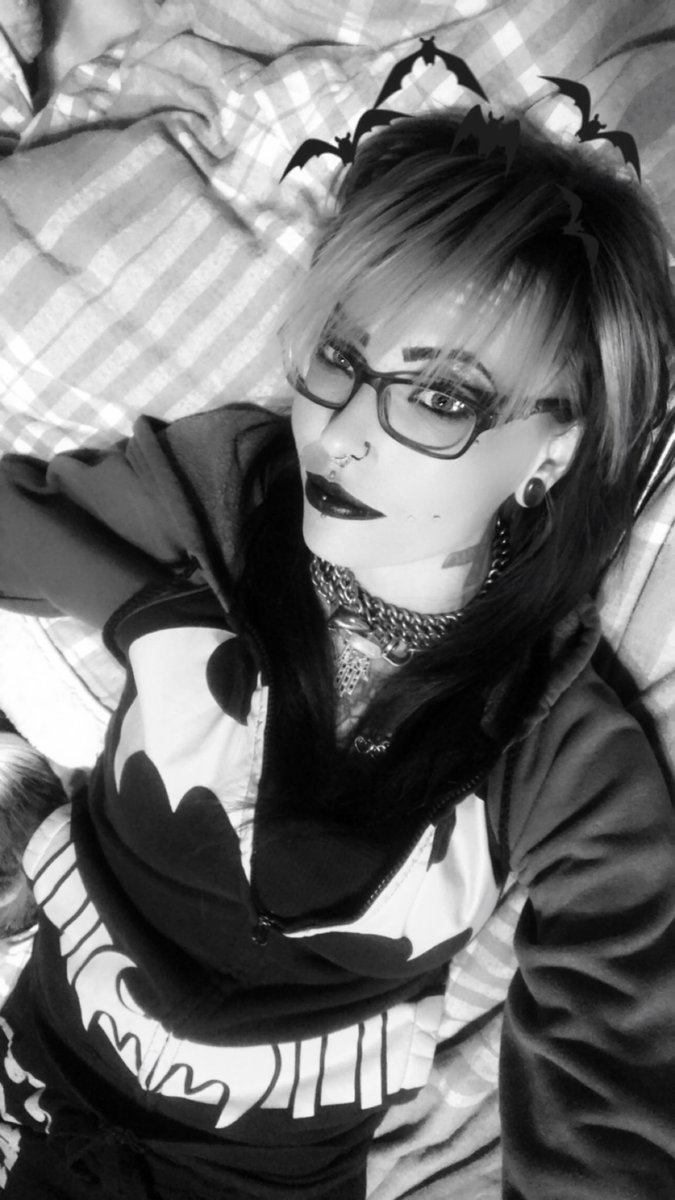 XS1r3nx's tweet photo. Hope everyone has had a fantastic week so far π Goin live in about 30 minutes for a couple hours of apex! Hope to see yβall there! #apexlegends #blackandwhitepics #twitchstreamer #ttv #pcwithcontroller #positivevibes https://t.co/H8CRJGvmSY