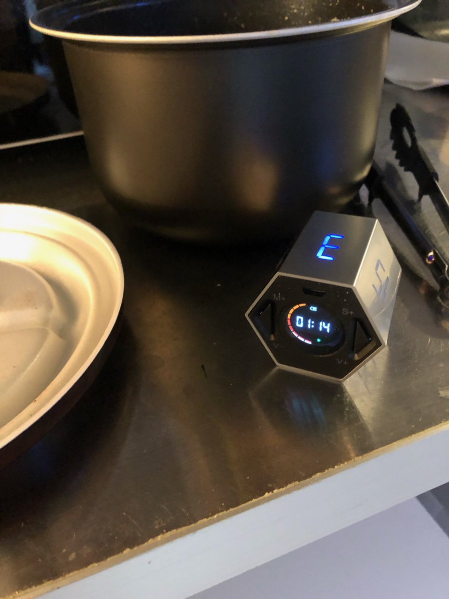 y_hokkey's tweet image. 日常にサイバーパンク感が #TickTime