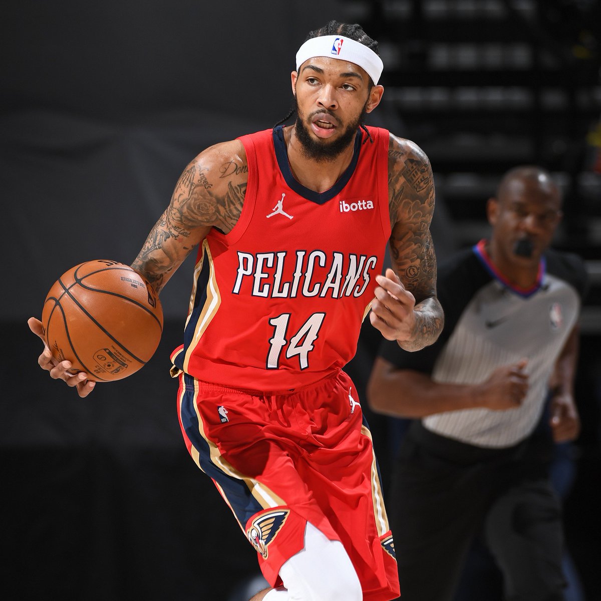 Tight game through 2 quarters on TNT!
@PelicansNBA 69
@utahjazz 70
Brandon Ingram: 20 PTS, 4 3PM
Donovan Mitchell: 21 PTS, 4 3PM
Zion Williamson: 14 PTS
Jordan Clarkson: 13 PTS, 3 3PM https://t.co/TuLf1IyXXB