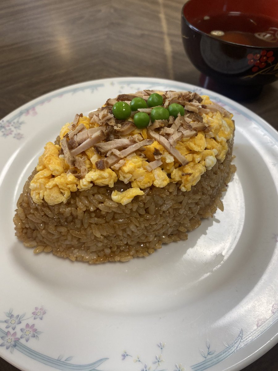 乞食ガールズ V Twitter チャーハン 日進食堂 ワクワクするお昼ご飯 暖簾は外に出さないスタイル 楽しくて安らぐ食堂 群馬県伊勢崎市ランチつかぴ