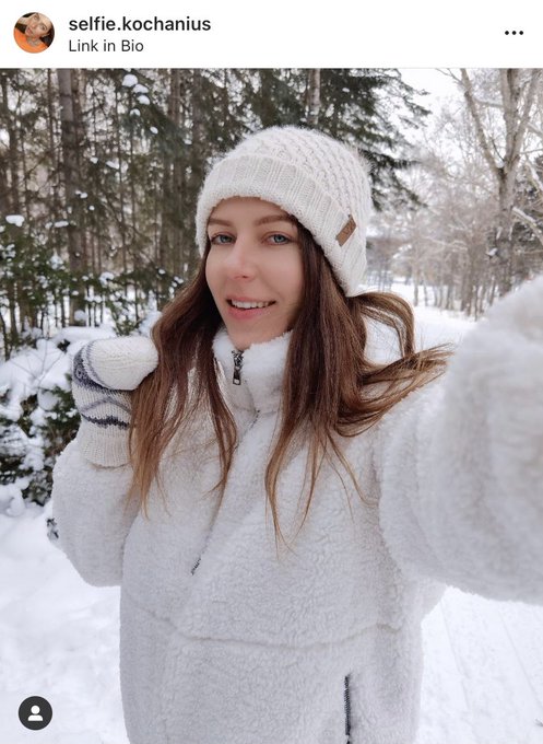 Sending you tons of warm hugs babes ❄️? #kochanius #onlyfans #picoftheday #trending #snow #fridaymorning