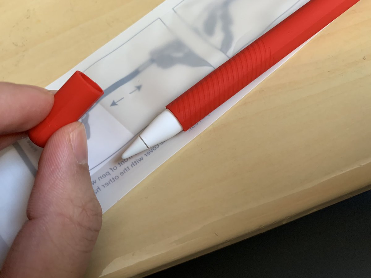 最近悩まされていた「Apple Pencilのペン先がグラグラする問題」については、ペンカバーの先っちょを切り取って被せるという方法で無事解決しました 