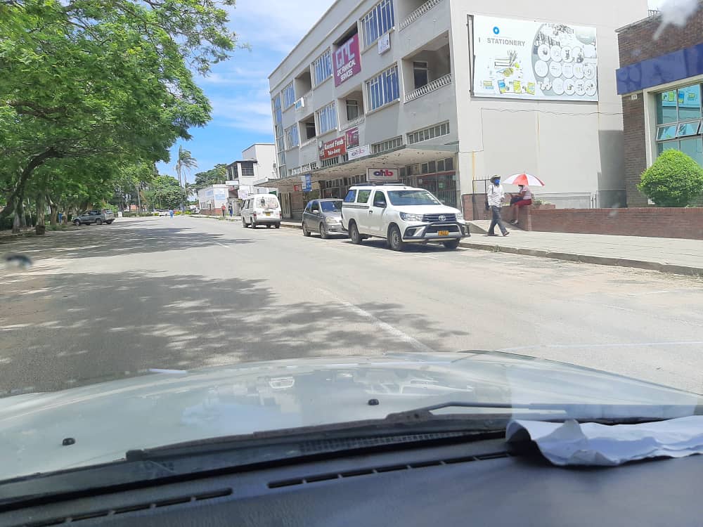 nickmangwana's tweet photo. Marondera
Big up Marondera. 
The good news is that today is Civil Servants Payday. Further good news is that there are no queues at banks as is usual on such days. Highly commendable. Ah we are not talking about bad news. Taabho!! 
#StayHomeZim
#MaskUpZim
#PhysicallyDistanceZim https://t.co/2sw1weiC7P