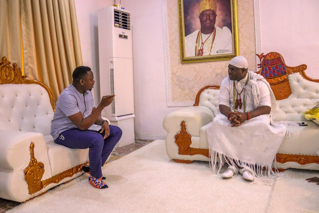 AdewaleYusuf_'s tweet photo. What amazes me about @OoniAdimulaIfe is his energy. In all our meetings, I always feel energised and encouraged to push ahead with what we are doing. #CoLiving https://t.co/52GQ152pik