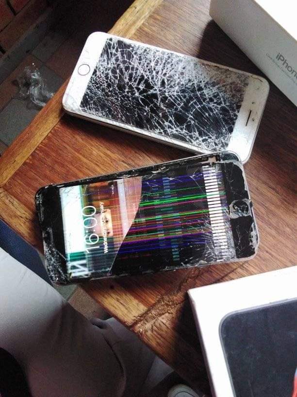 ManinOnke's tweet photo. On Wednesday the 20th Jan 2021 my mom and my siblings were assaulted by the police in our home in Mount Frere, Eastern Cape. They smashed our phones when my sister and I tried to take videos of what was happening. @SAPoliceService @RonaldLamola @OscarMabuyane @MliboQ https://t.co/y5sv7LwTgu