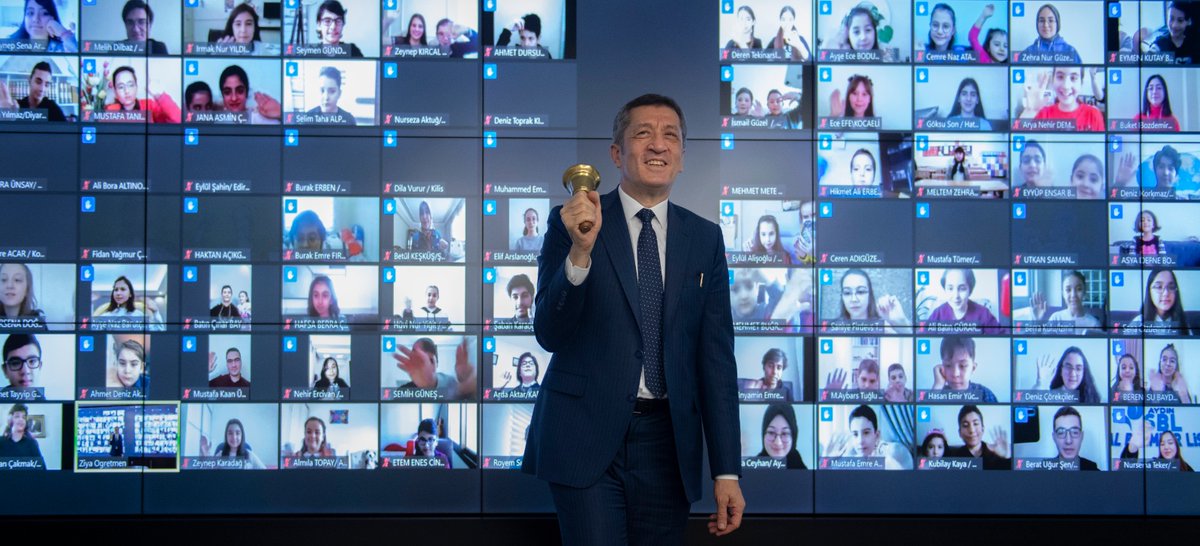 Hepimiz en çok da çocuklar için unutulmaz bir dönemdeyiz. Yarıyıl tatil zilini, 81 ilden öğrencilerimizle buluştuğum ekranlar önünde çaldım, baharı hep birlikte okullarda karşılamak dileğiyle.
Salgının seyri bizden yana olsun,15 Şubat’ta okul bahçelerinde duyalım seslerimizi.