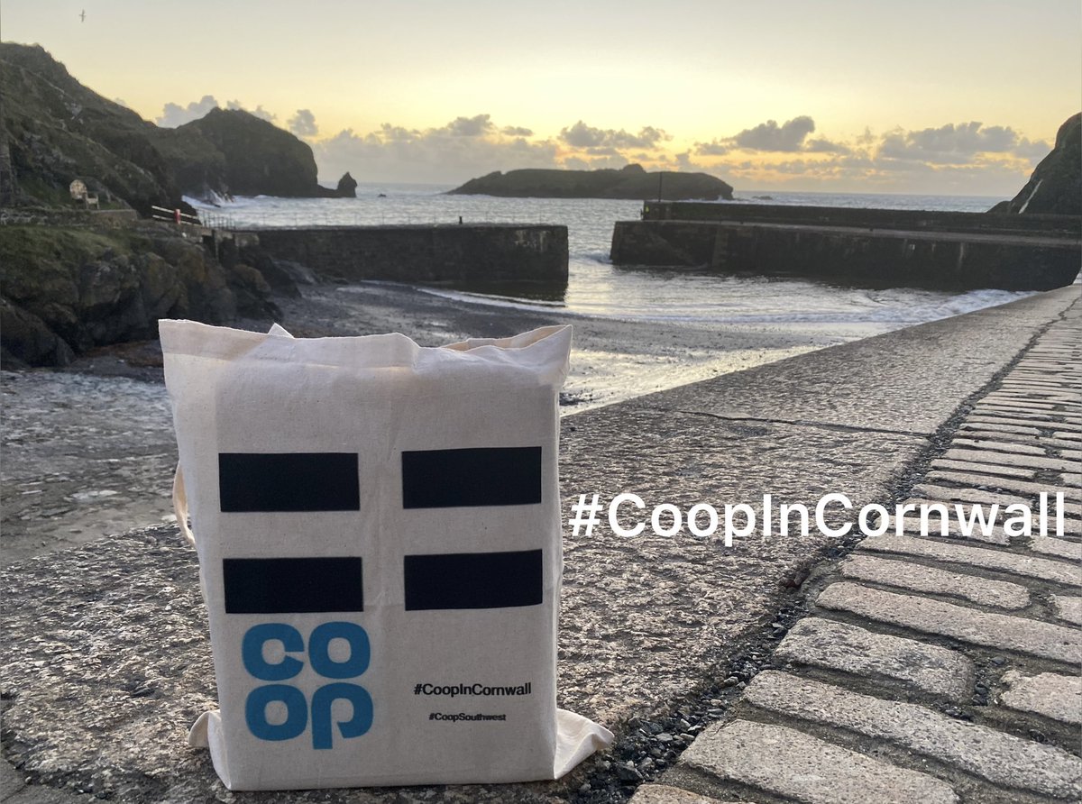 MichaelTrevask3's tweet photo. So we’ve seen the beautiful pictures of the Scottish @coopuk bags with amazing scenery all over Twitter, and we thought in Cornwall we could do even better, introducing our prototype #CoopInCornwall bags! Starting for me  today in Mullion #coopsouthwest #LoveCornwall https://t.co/09HVvGrkgp
