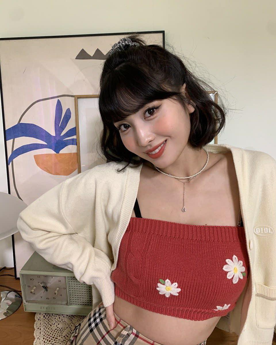 Twice 和訳 Information S Tweet モモ Instagram 更新 Superhero Twice 트와이스 Jypetwice 모모 Momo Trendsmap