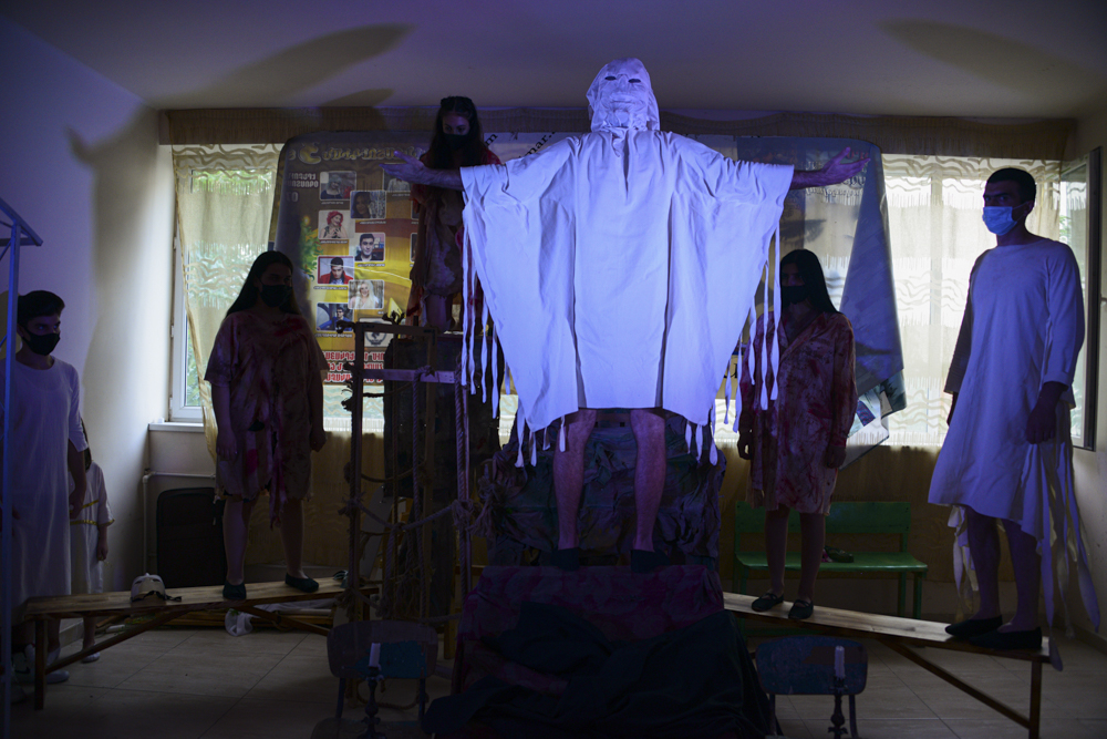 #COVID vs #Culture.
New multimedia story by <a href="/NelliShishman/">Nelli Shishmanyan</a>.

Please check out full story here 4plus.org/covid-vs-cultu…

#Covid19Armenia #CovidCultureCrisis