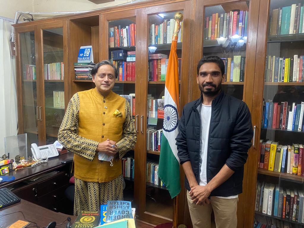 Met @ShashiTharoor ji to share my tour experiences of #USAElections2020 and discuss Indian politics.

Grateful for his appreciation & Extremely thankful to him for his help and support to make my 45 day long road trip to study this year’s US-Elections a possibility.