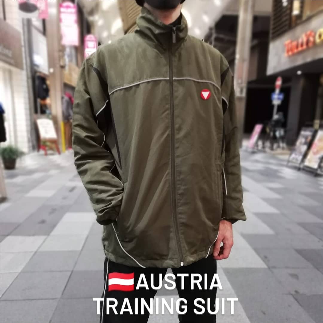ミリタリーショップ Seabees Austria Fesca Training Suit 6 380 オーストリア軍のトレーニングスーツです 柔らかいメッシュ素材の裏地付きです ジャケットの裾とパンツのウエストはドローコードで絞ることができます Seabees 京都市中京区寺町六角