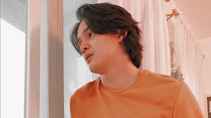 kyrufilms's tweet photo. 𝗙𝗮𝗹𝗹𝗶𝗻𝗴 𝗙𝗼𝗿 𝗛𝗲𝗿 — kyru serye/au.

Luna &amp; Callisto are getting engaged for the sake of their parents companies. The problem is, they hate each other. https://t.co/R7qMDunDAv