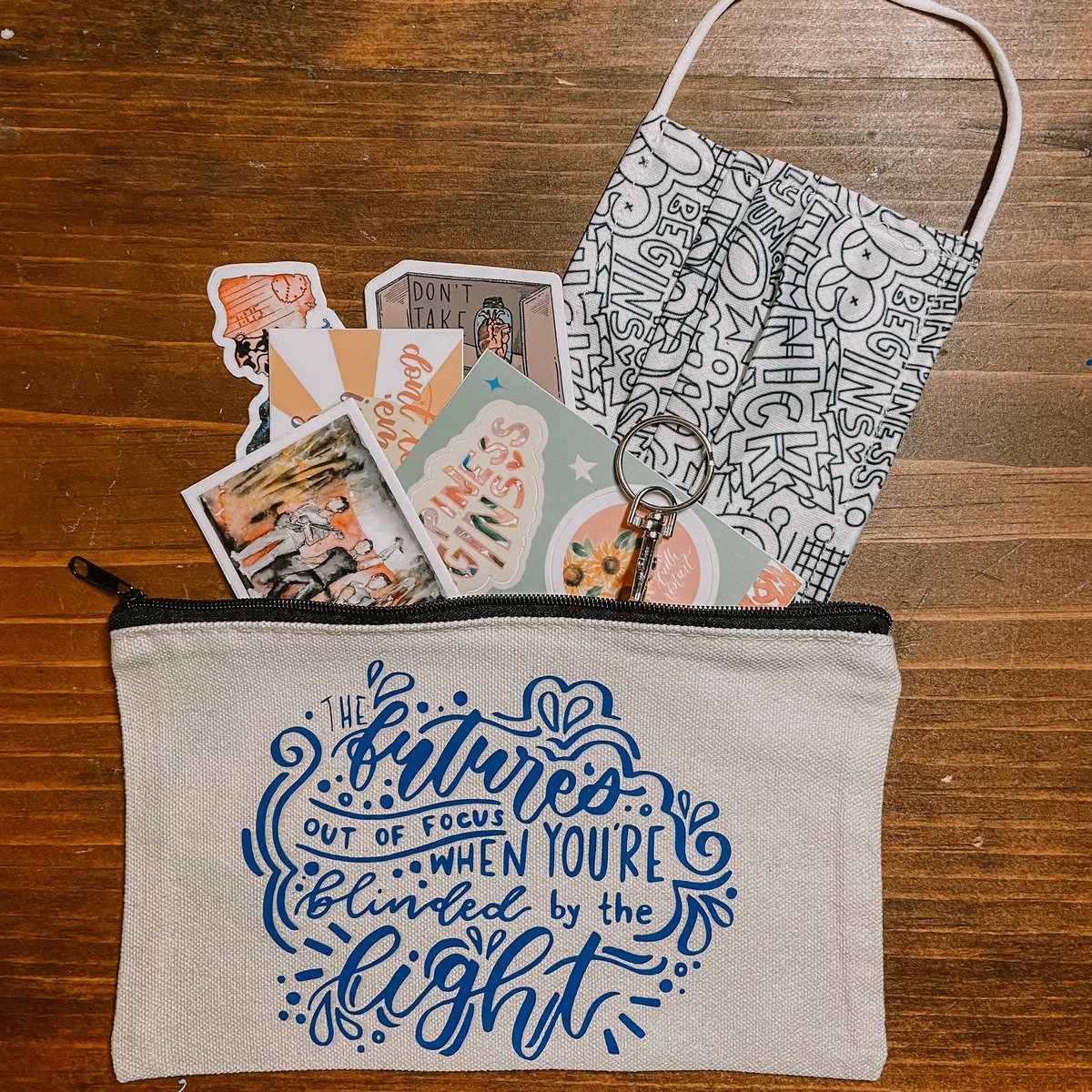 Enter to win a 7.5x4.5” canvas pouch (original artwork by me) filled with fun Jonas-themed goodies ⭐️

To enter:
• Like AND RT this tweet
• Must be following me 

Ends Sunday, 1/24 at 5PM PST