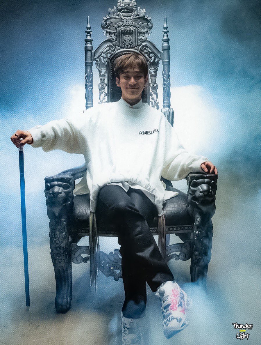 kjdjpgs's tweet photo. king jongdae 👑 
#CHEN #JONGDAE #첸 #종대 #김종대 @weareoneEXO https://t.co/Hp0JNuszYm