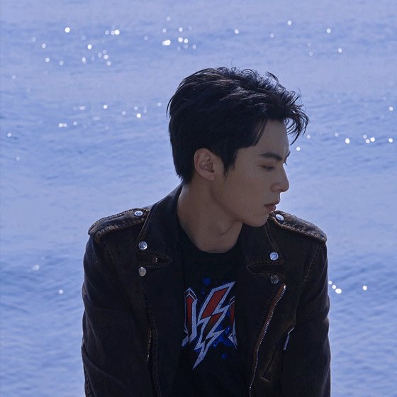 REDsody's tweet photo. - DyShen AU

TETANGGA DEPAN RUMAH

Kisah Didi (Wahyudi / Yudi) dan teman kecil tetangga depan rumahnya, Bulan yang bertahan-tahun selalu menjadikannya supir pribadi.

(ABAIKAN TIME / JAM - susah ngeditnya 😭) https://t.co/xm1WHNnF2g