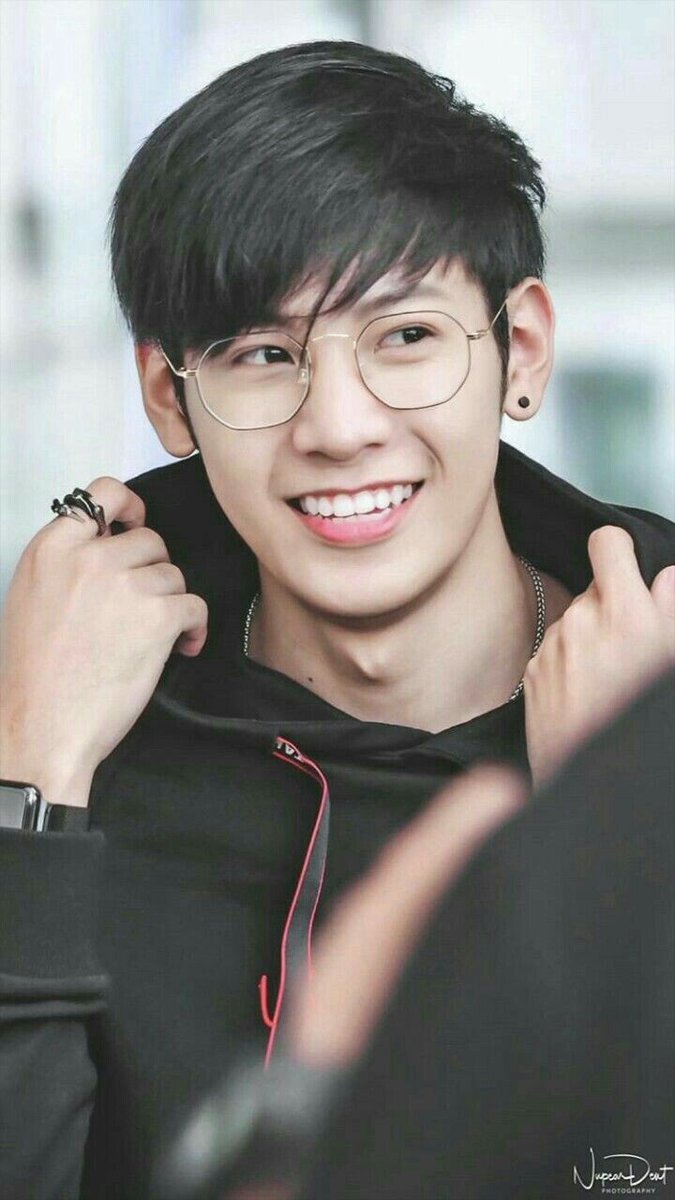 Ini kumpulan foto yang menurut gua singto gemes.Special tag  @_Neavy