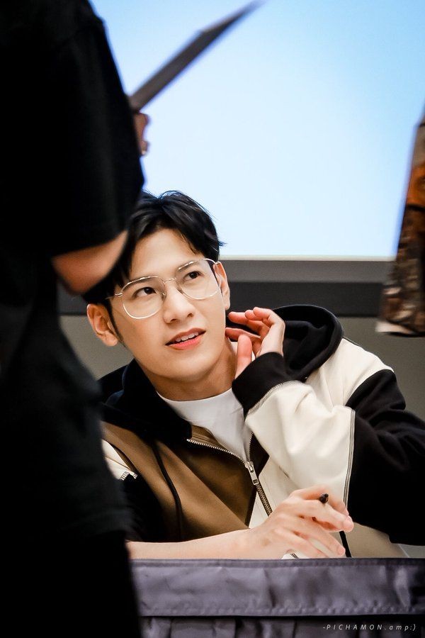 Ini kumpulan foto yang menurut gua singto gemes.Special tag  @_Neavy