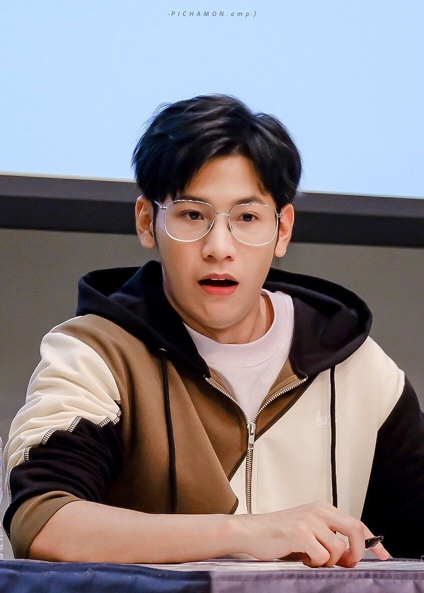 Ini kumpulan foto yang menurut gua singto gemes.Special tag  @_Neavy