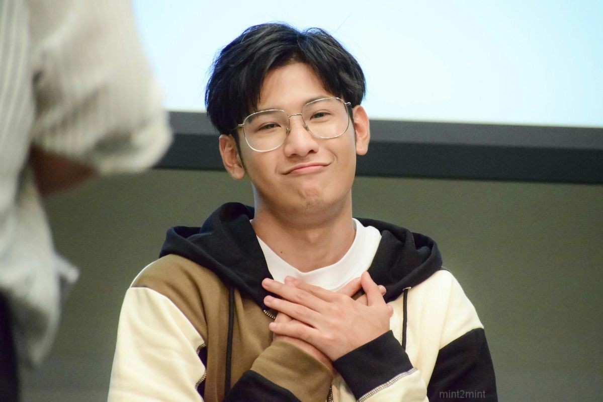 Ini kumpulan foto yang menurut gua singto gemes.Special tag  @_Neavy