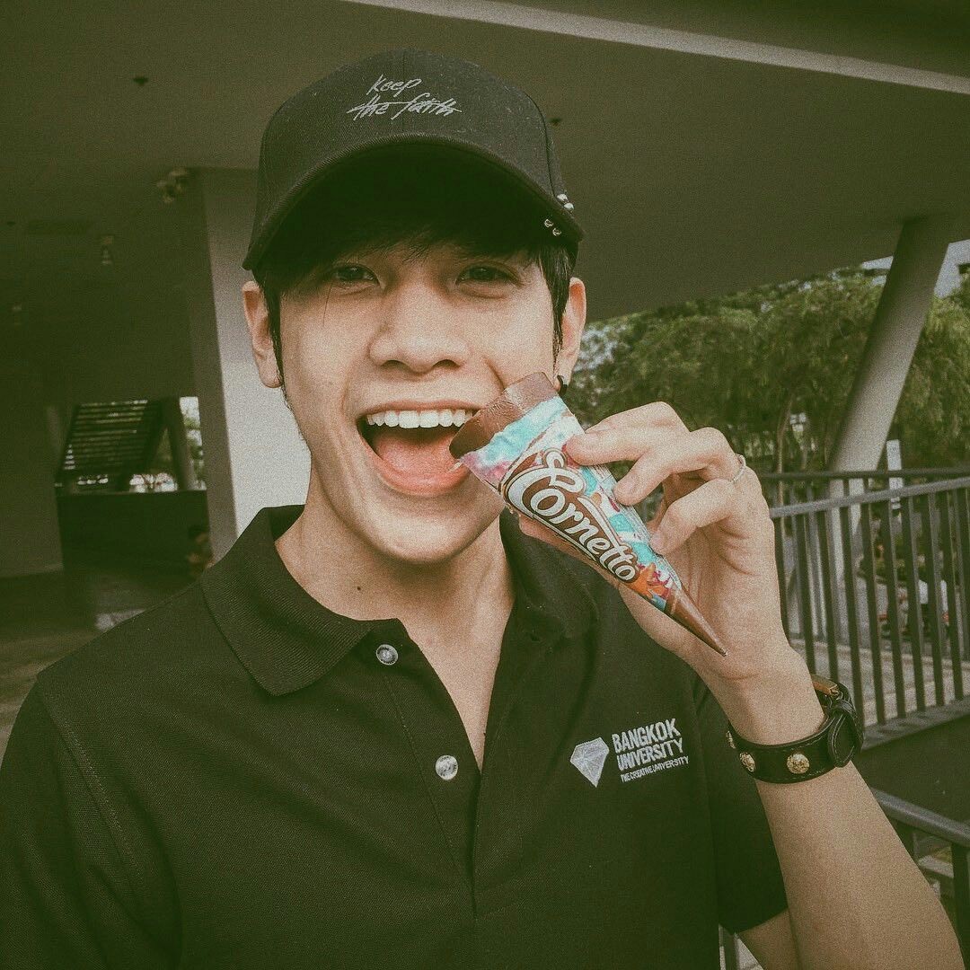 Ini kumpulan foto yang menurut gua singto gemes.Special tag  @_Neavy