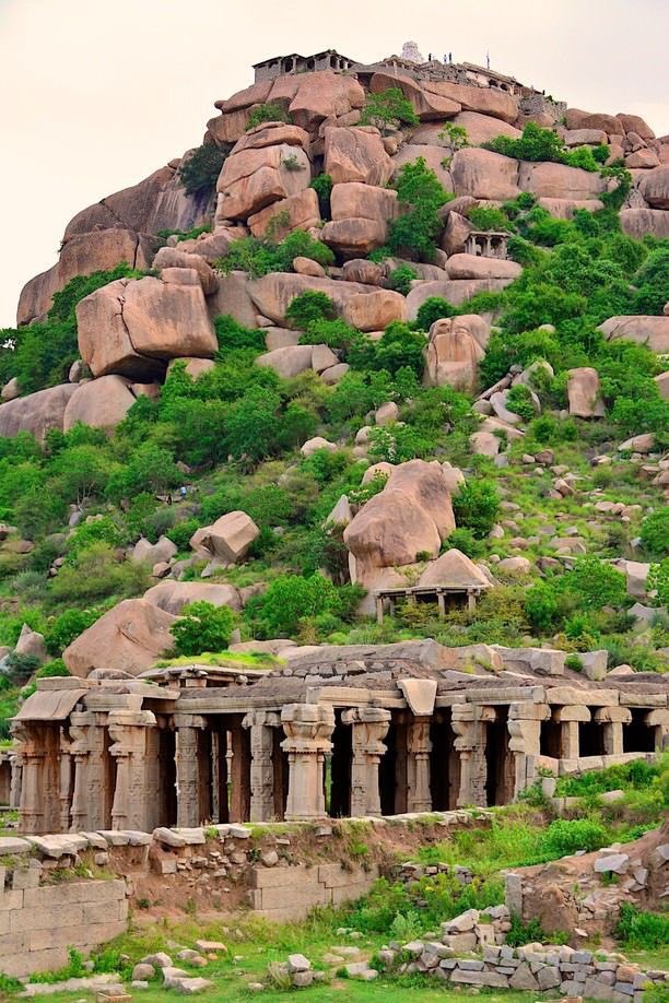 it has not been recovered till now. Even the road to the temple is in complete ruins. The road was once a thriving market place. There was a time when Hampi was grand and more beautiful than Rome, but today it is only a block. This was gifted to us by the Mughals and the British.