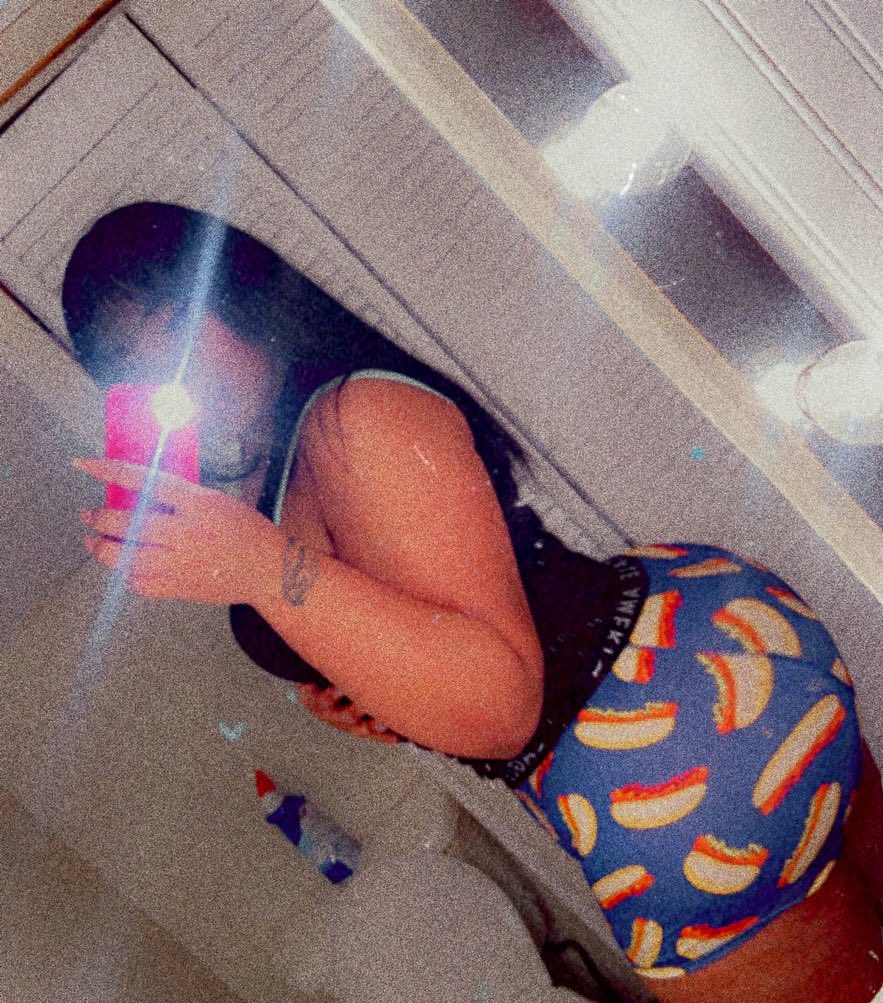 TSnatalee's tweet photo. Hotdogs anyone? https://t.co/KqWims6iBi
