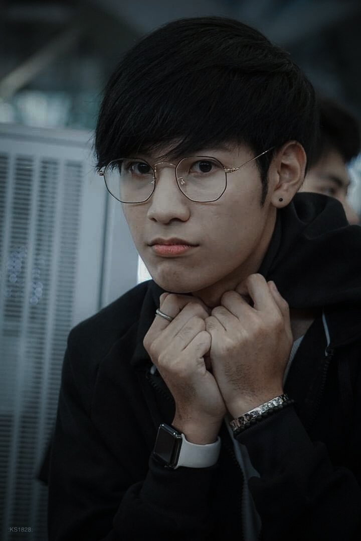 Ini kumpulan foto yang menurut gua singto gemes.Special tag  @_Neavy