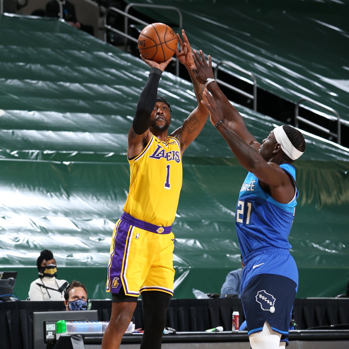 Kentavious Caldwell-Pope (7-10 3PM tonight) has shot 18-for-28 (64.3%) from beyond the arc over the last five games. That is the highest 3-point shooting percentage over a five-game span in @Lakers history (min. 25 attempts). @EliasSports https://t.co/sOcFv28SKO