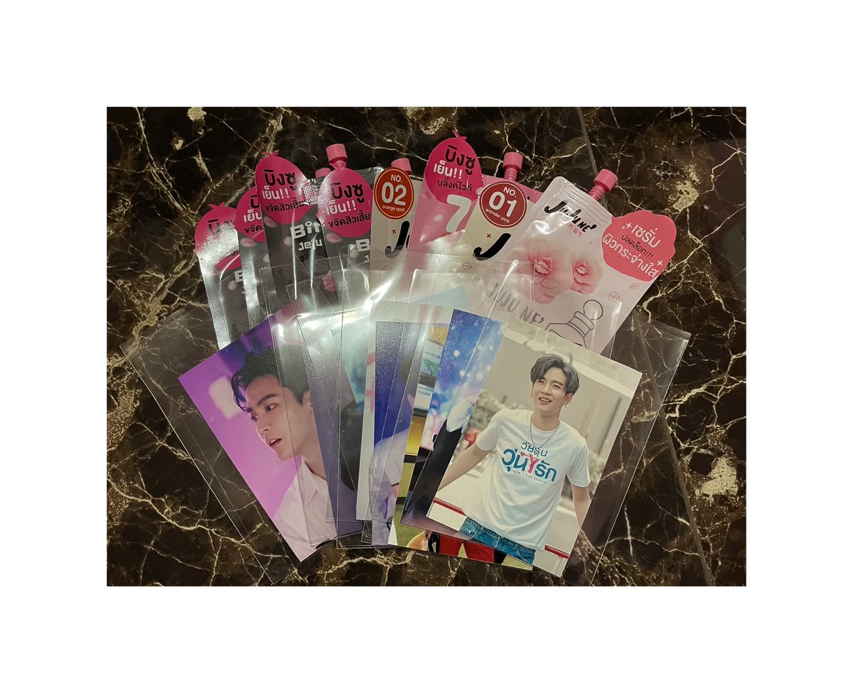 J_une_'s tweet photo. **เเจกรูปสุ่มพี่คิม+จูจูเน่ค่ะ** มี 6 เซต 
เเค่รีทวิตเดี๊ยวเรามาสุ่มแจกนะคะ // 🙏🏻🙏🏻 

#ขุณขิมมอญ
#โมกิของคิมม่อน https://t.co/GmXfjBBUt2