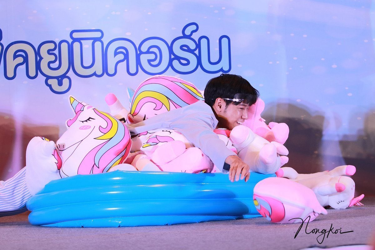 Ini kumpulan foto yang menurut gua singto gemes.Special tag  @_Neavy